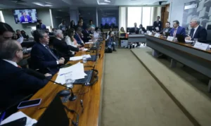 Haddad defende que cortar benefícios tributários é combater privilégios