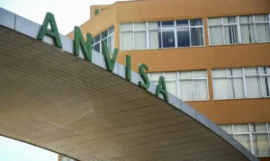 Anvisa suspende venda de glicose e importação de radiofármacos