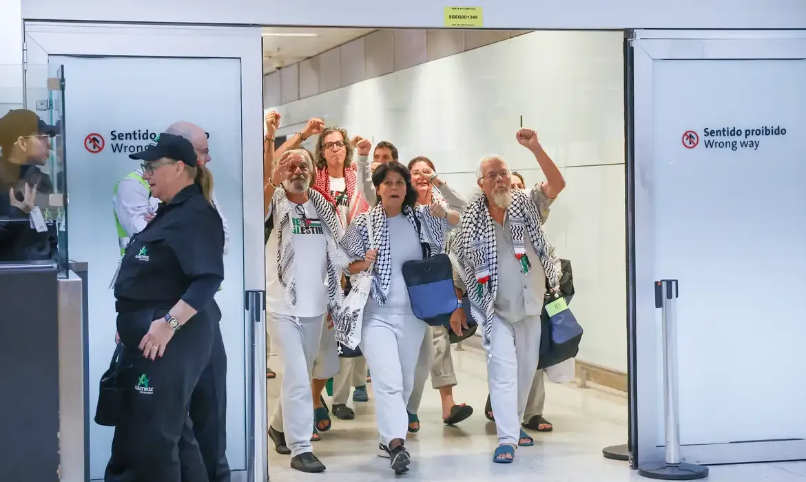 Ativistas brasileiros relatam tortura após prisão por forças israelenses