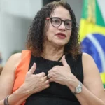 Vacina brasileira avança e reforça combate ao negacionismo, afirma ministra