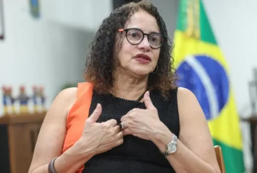 Vacina brasileira avança e reforça combate ao negacionismo, afirma ministra