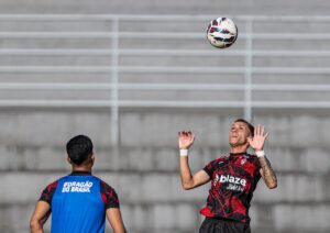 Atlético-GO x Paysandu: confronto decisivo pode selar rebaixamento na 35ª rodada da Série B 2025. Imagem: @allaanmax