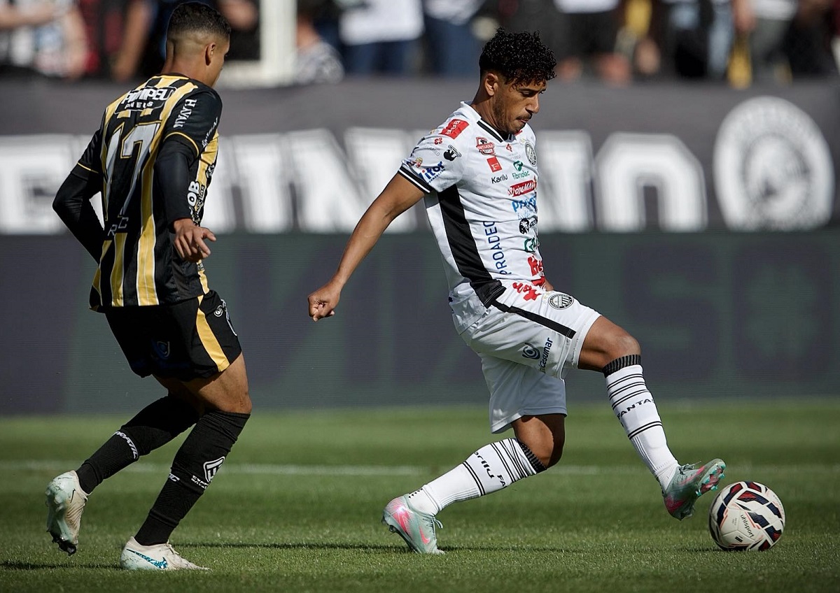 Chapecoense x Operário: onde assistir, escalações e tudo sobre o duelo decisivo pela Série B. Imagem: @andreoito • OFEC