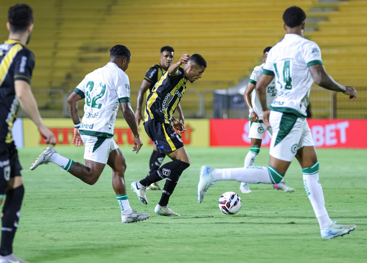 Avaí x Volta Redonda: duelo decisivo pela Série B promete emoção na Ressacada. Imagem: @ecacrescimos