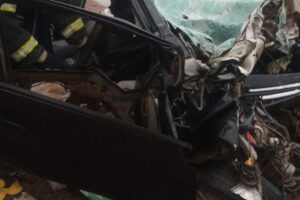 Vítimas foram identificadas como Ana Caroline Colman Cruz, Milena Tavares Rodrigues e Luana de Oliveira Siqueira; todas estavam em um carro que colidiu com uma carreta