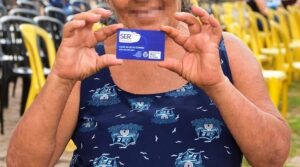 Assistência Social de Sinop entrega na sexta cartões do Programa Ser Família para 121 famílias