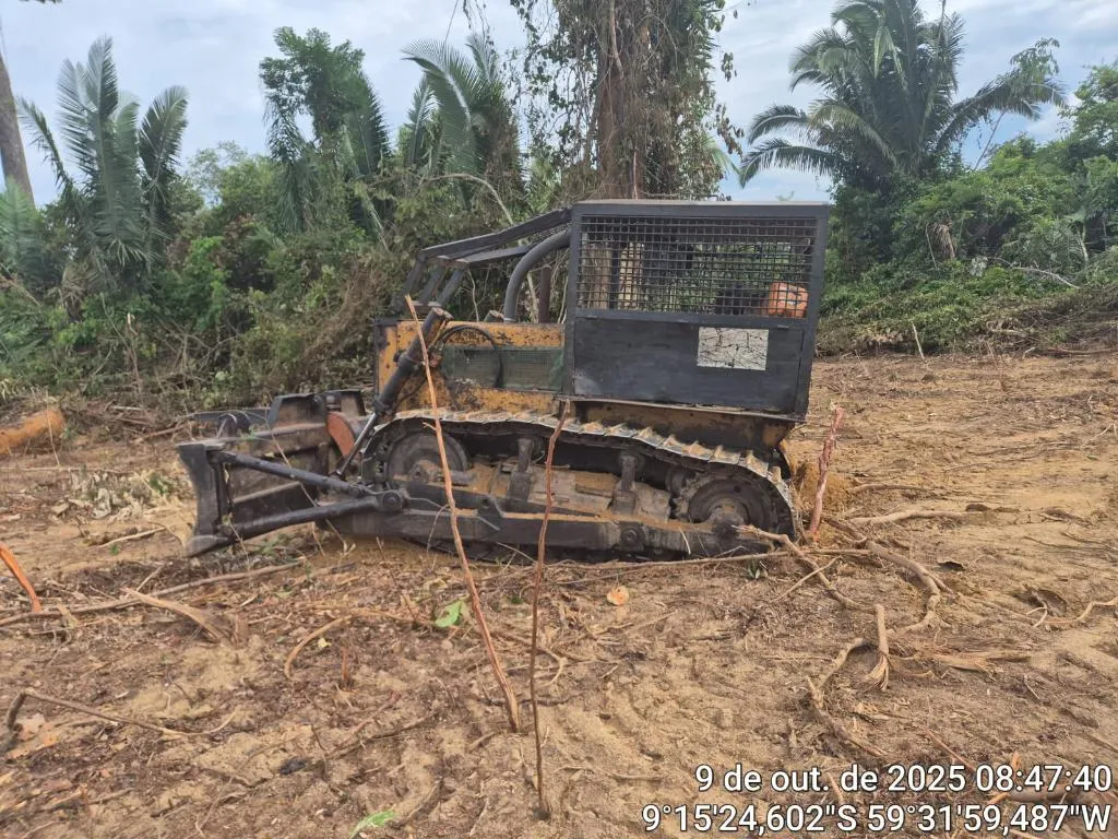 PM Ambiental intercepta desmatamento e apreende trator em Colniza