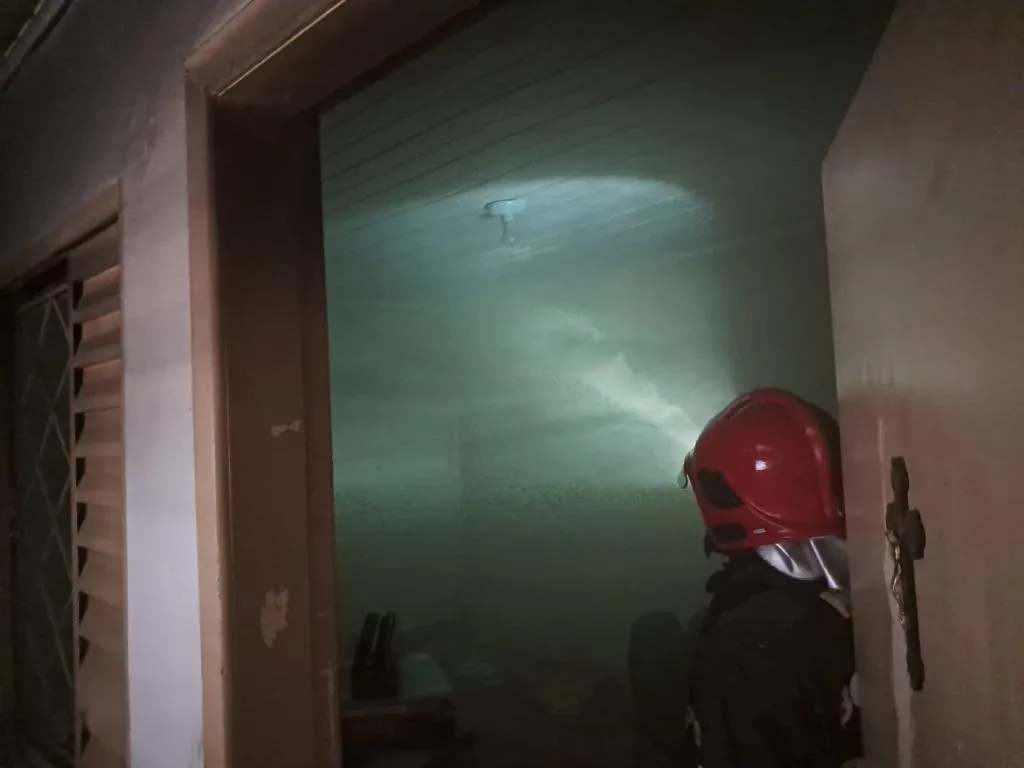 Bombeiros controlam incêndio causado por vazamento de gás em Campo Verde