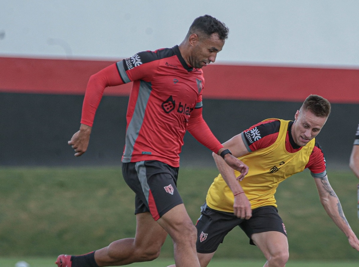 Atlético-GO x Vila Nova: onde assistir e escalações para o clássico goiano pela Série B 2025. Imagem: Bruno Corsino/Atlético-GO