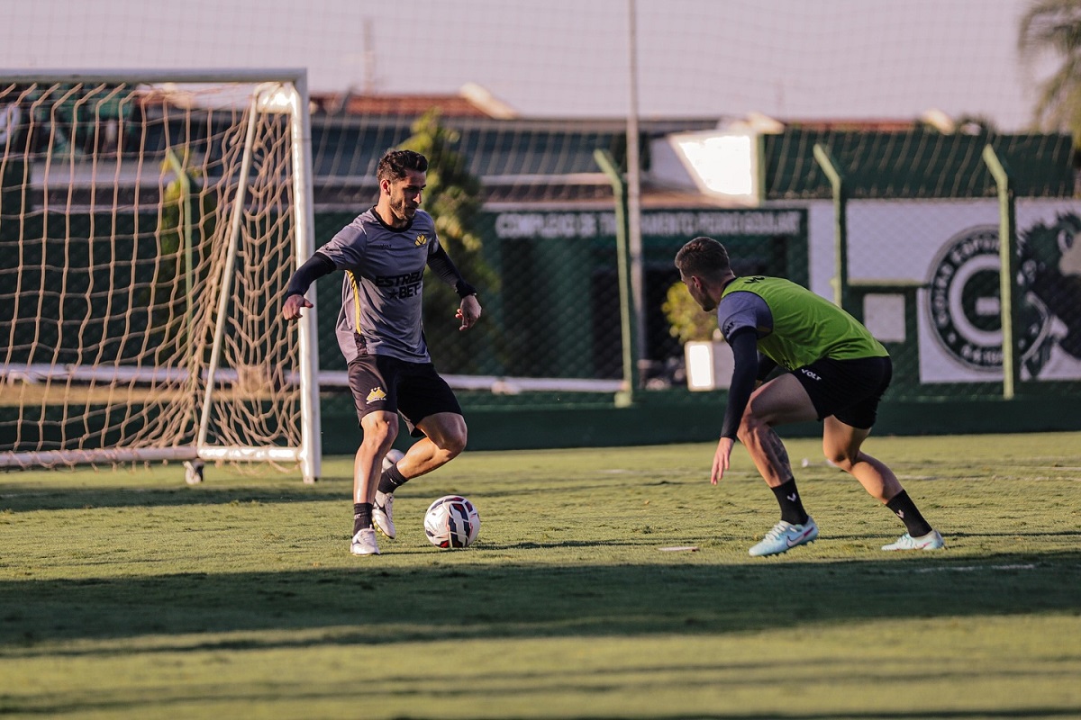 Amazonas x Criciúma: onde assistir, escalações e tudo sobre o duelo decisivo pela Série B. Imagem: Celso da Luz/CEC Amazonas x Criciúma: onde assistir, escalações e tudo sobre o duelo decisivo pela Série B. Imagem: Celso da Luz/CEC