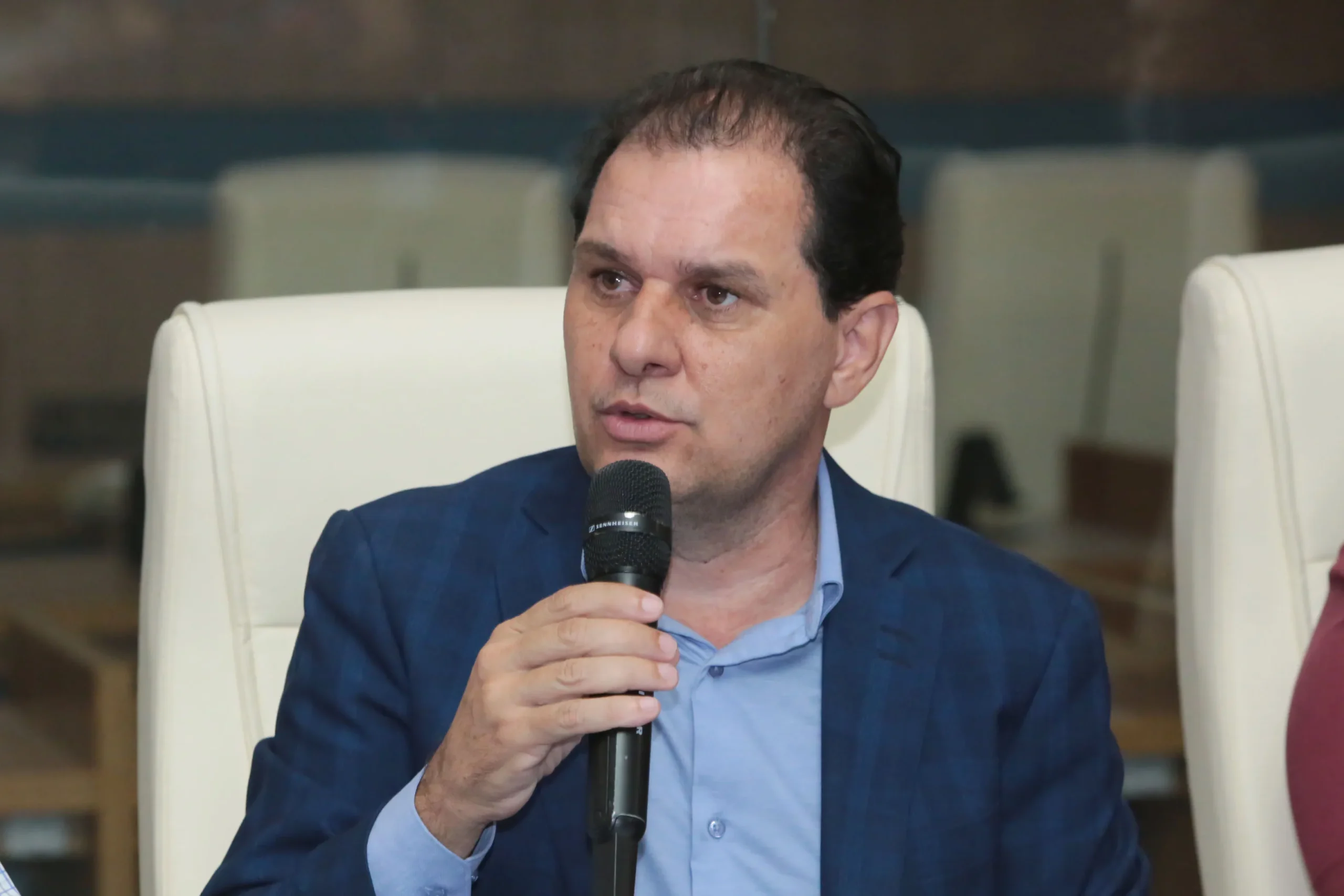 Chico Guarnieri cobra melhorias da Energisa em Rondonópolis