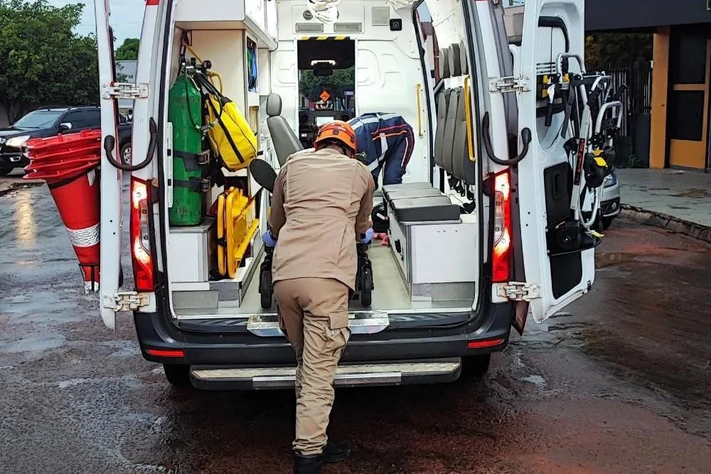 Acidente em Sinop deixa idosa ferida após colisão entre três carros