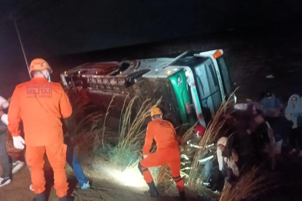Bombeiros atendem dois acidentes graves na BR-070 em Primavera do Leste