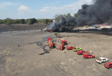 Incêndio consome carretas em posto na Rodovia dos Imigrantes