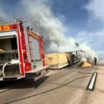 Bombeiros controlam incêndio em carreta com soja na BR-364