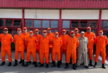 Bombeiros pioneiros são homenageados por 30 anos de serviço em MT