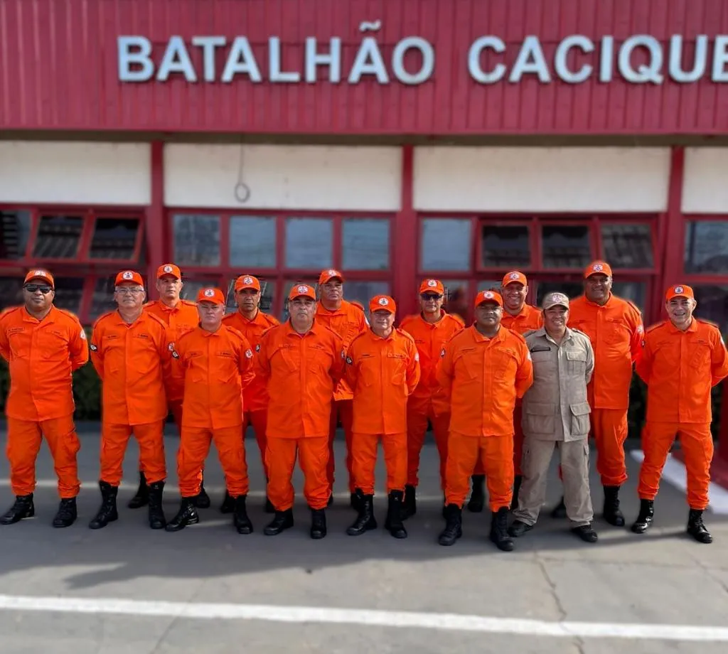 Bombeiros pioneiros são homenageados por 30 anos de serviço em MT