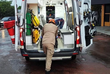 Bombeiros resgatam trabalhador ferido após queda de seis metros em frigorífico de Mato Grosso