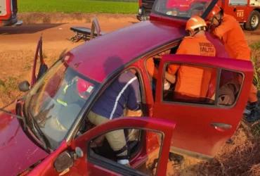 Motorista resgatada após capotamento em Sinop