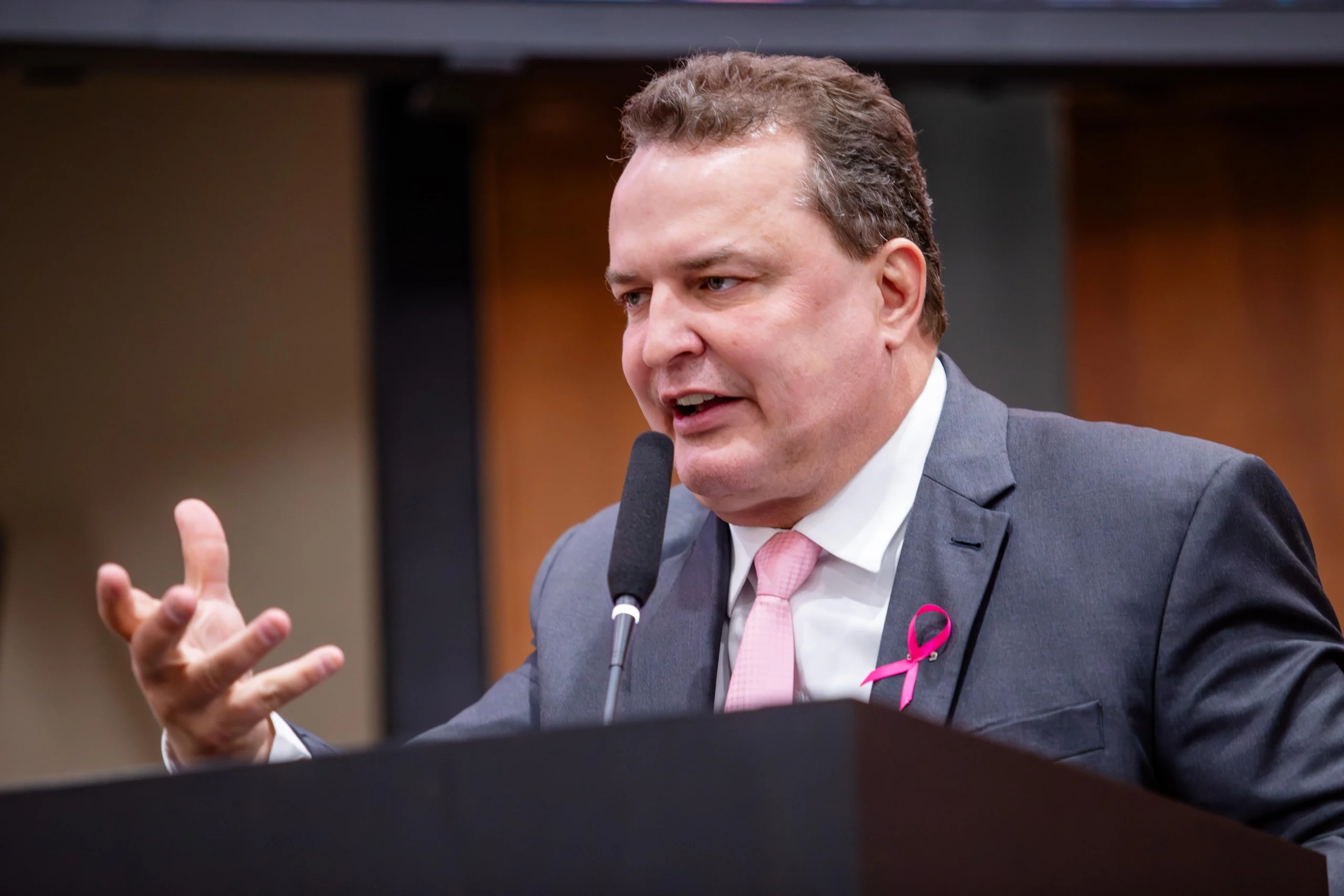 Max Russi cobra melhorias no fornecimento de energia em Mato Grosso