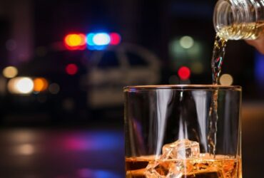 Casos de intoxicação por metanol e cerveja falsificada geram alerta