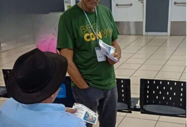 Em acao de panfletagem Procon de Varzea Grande impede golpe contra idoso -CenárioMT
