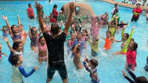 Estudantes de Barra do Garças participam de passeio nas Águas Quentes em comemoração ao Mês das Crianças
