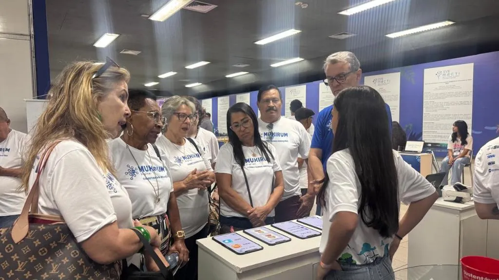 Idosos do Muxirum Digital conhecem ciência e tecnologia em Cuiabá