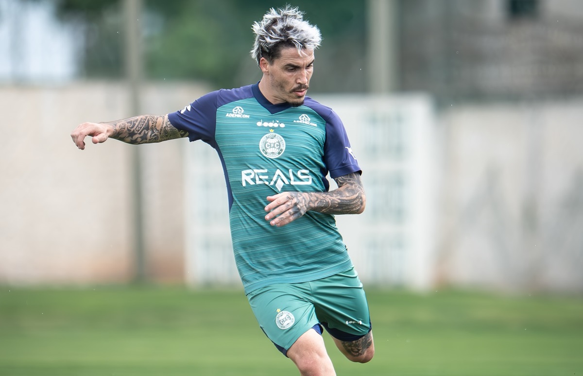 Coritiba x Athletico-PR: onde assistir, escalações e tudo sobre o Athletiba decisivo pela Série B. Imagem: JP Pacheco Coritiba