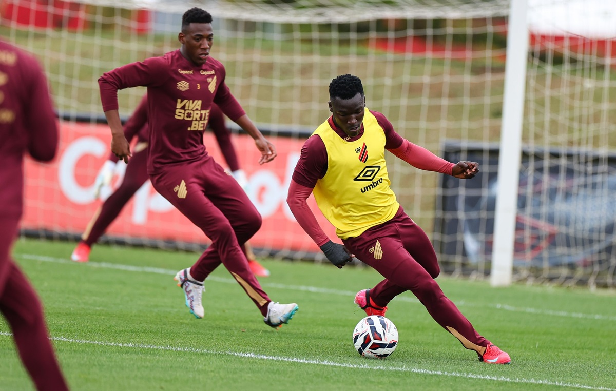 Goiás x Athletico: onde assistir, escalações e tudo sobre o duelo decisivo pela Série B 2025. Imagem: José Tramontin athletico.com.br