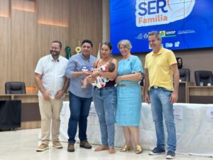 Mais de 100 famílias de Sinop recebem cartões do Programa SER Família; famílias destacam benefícios