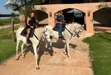 Moradores de Cuiaba comemoram aniversario com passeio a cavalo em Sorriso -CenárioMT
