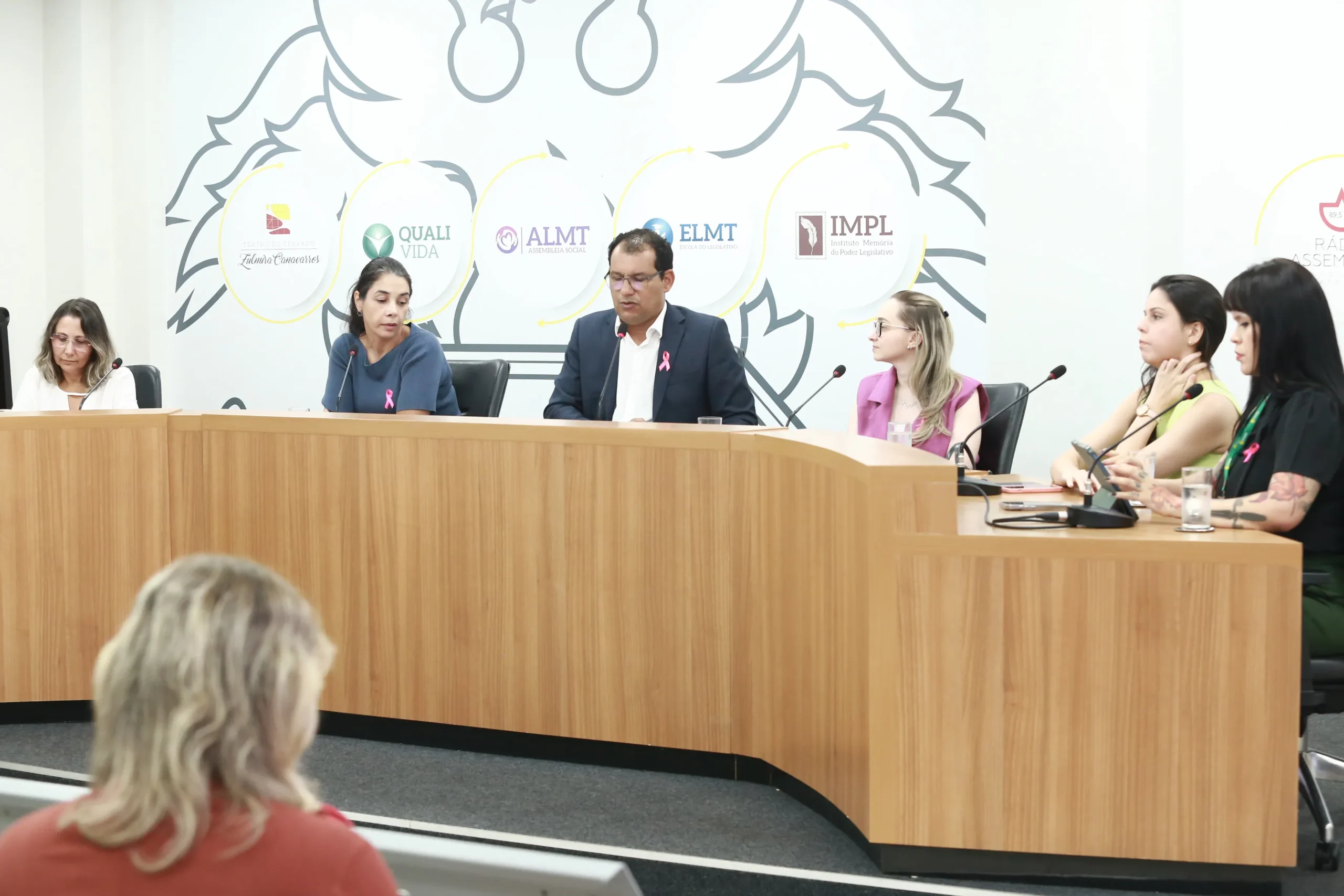 ALMT debate prevenção do câncer de mama em pets