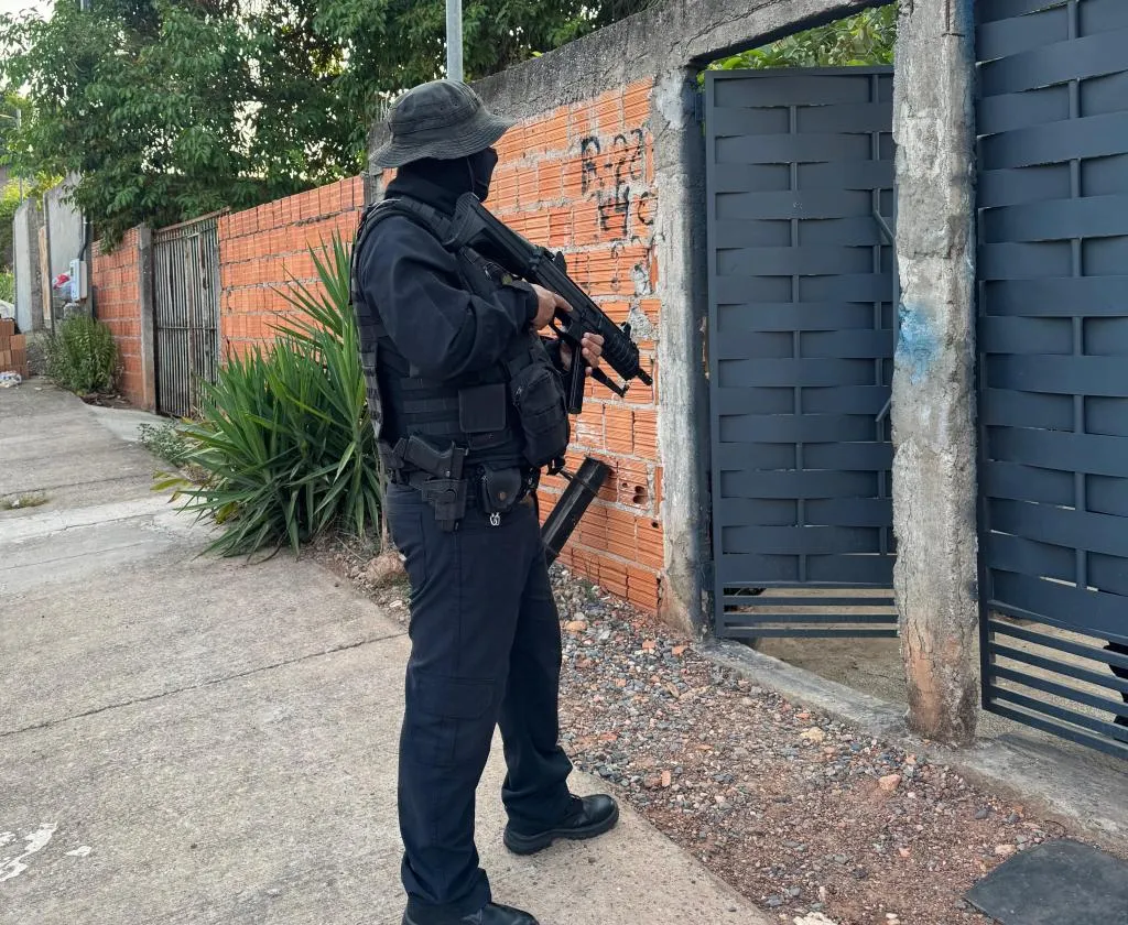 Polícia Civil desmantela rede de drogas em Cuiabá durante operação Armelle