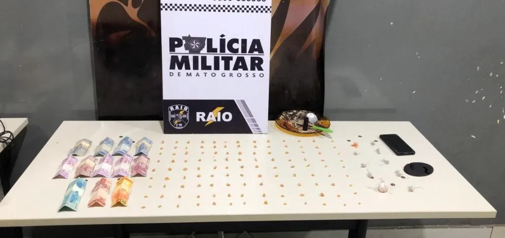 PM apreende 187 porções de drogas e prende dois em Várzea Grande
