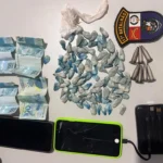 PM prende faccionados com 95 porções de drogas em Indiavaí