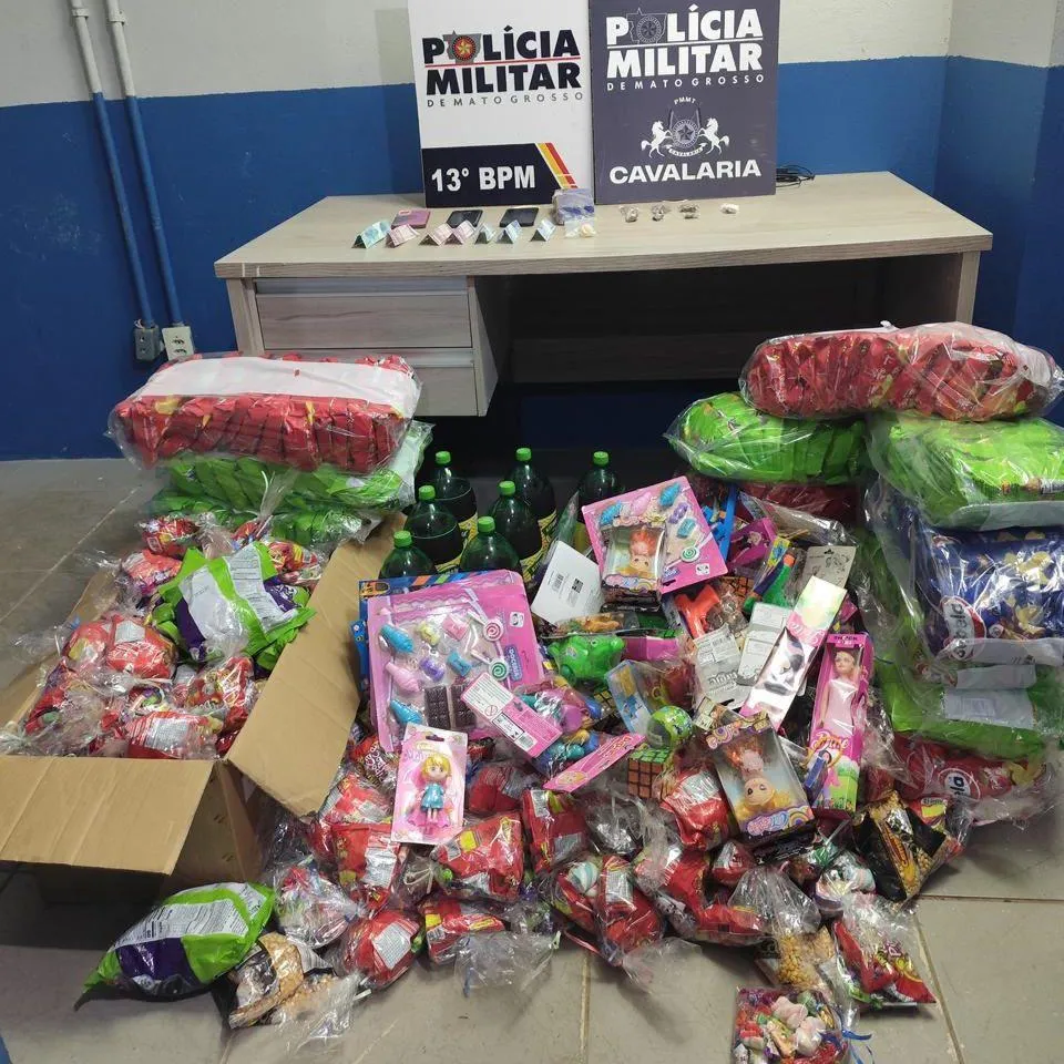 Polícia de MT apreende drogas e brinquedos ligados a facção