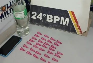 Polícia Militar prende jovem por tráfico de drogas no bairro Pedra 90