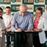 Governo de MT entrega R$ 2,8 mi em máquinas para agricultura familiar