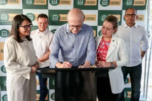Governo de MT entrega R$ 2,8 mi em máquinas para agricultura familiar