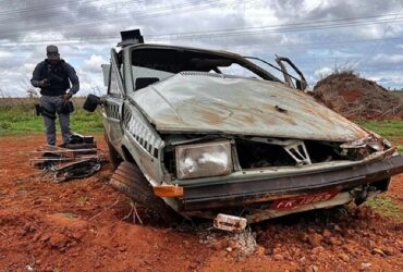 Pai e filha retornavam de evento de carros antigos quando veículo saiu da pista e capotou na manhã deste domingo (19)