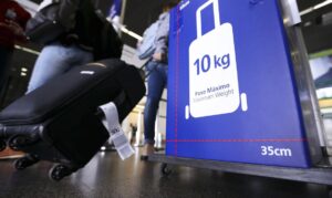 Transporte gratuito de bagagem de mão: saiba mais sobre os seus direitos