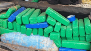 Trio é preso com 485 tabletes de maconha na BR-163