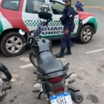 Vigia Mais MT ajuda na prisão de motoqueiro com placa falsa