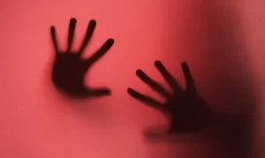 Jovem é ferida no rosto após agressão com garrafa em Nova Mutum