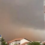 Fenômeno foi registrado em vídeos e assustou moradores; não há informações de feridos até o momento