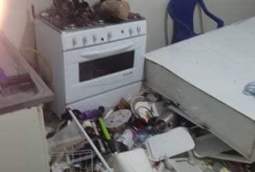 Guarda Civil Municipal utilizou armas não letais para conter suspeito, que chegou a danificar móveis da residência e agredir os agentes