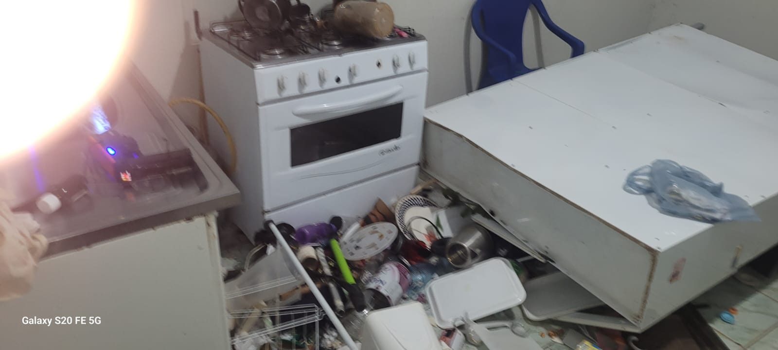 Guarda Civil Municipal utilizou armas não letais para conter suspeito, que chegou a danificar móveis da residência e agredir os agentes