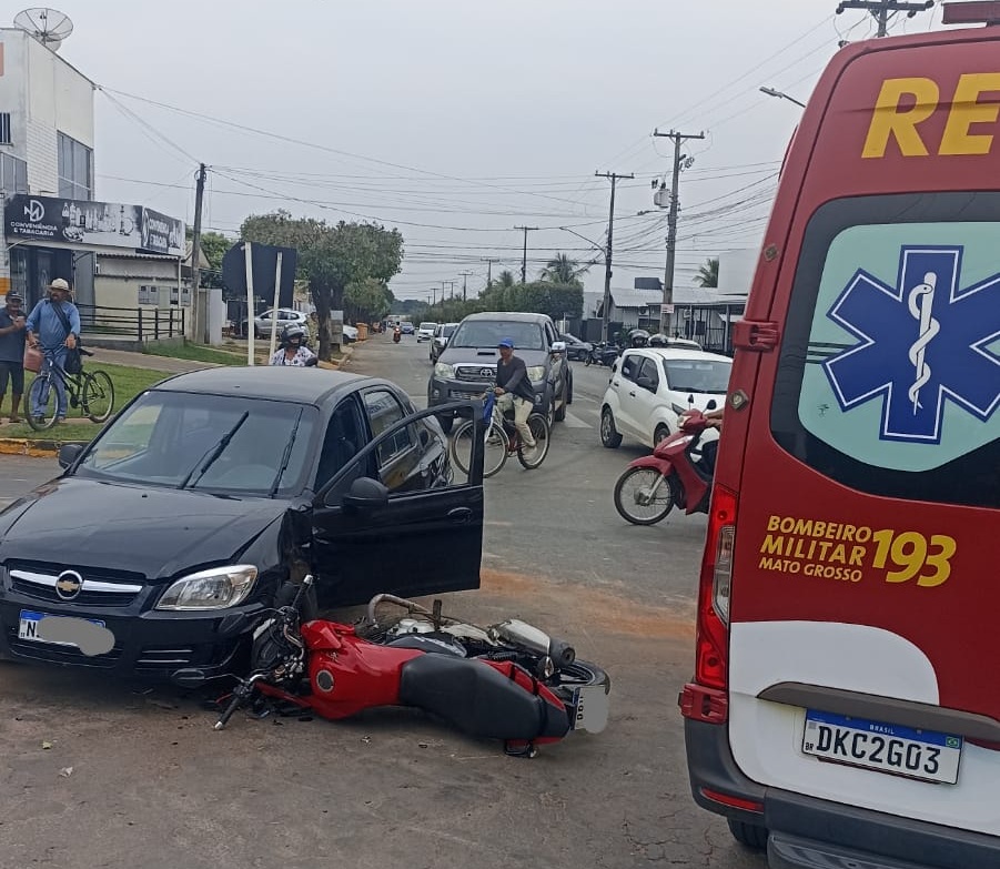Acidente aconteceu na tarde desta quinta-feira (2), na avenida Dall'Alba; vítima sofreu apenas escoriações e foi encaminhada ao Pronto Atendimento Municipal
