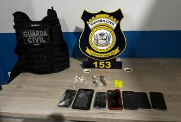 Durante patrulhamento preventivo, agentes apreenderam porções de crack e maconha e conduziram dois suspeitos à Delegacia de Polícia Civil.